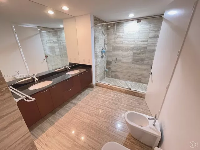 2-bedroom condo for sale in Sunny Isles Beach - 15901 Collins Ave 3005 - MondialRealty