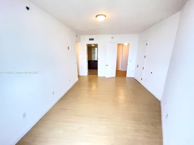 2-bedroom condo for sale in Sunny Isles Beach - 15901 Collins Ave 3005 - MondialRealty