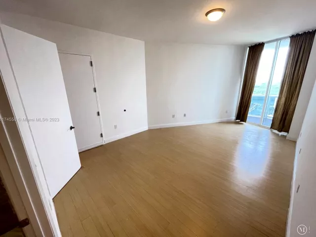 2-bedroom condo for sale in Sunny Isles Beach - 15901 Collins Ave 3005 - MondialRealty