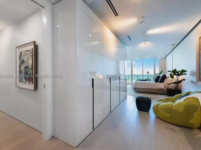 2-bedroom condo for sale in Miami Beach - 100 S Pointe Dr 908 - MondialRealty