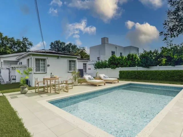 3-bedroom home for sale in Miami Beach - 535 W 51st St - MondialRealty