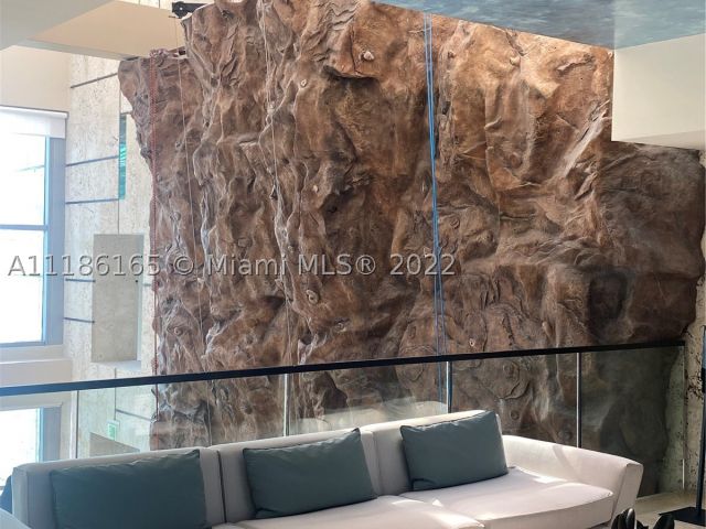 1-bedroom condo for sale in Miami Beach - 6801 Collins Ave 1102 (door 1111) - MondialRealty