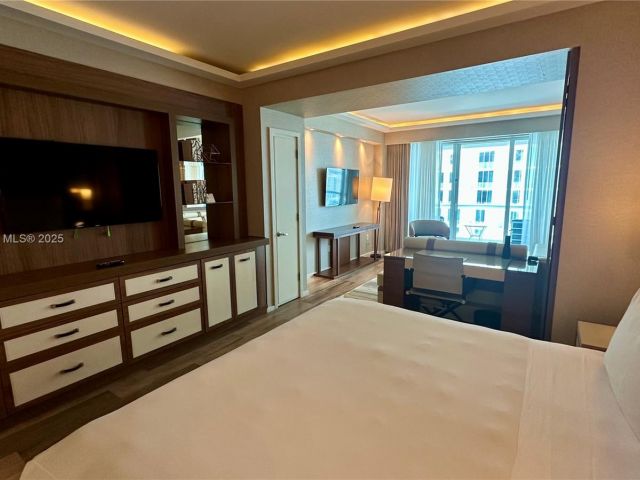 condo for sale in Fort Lauderdale - 551 N Fort Lauderdale Beach Blvd H1510 - MondialRealty