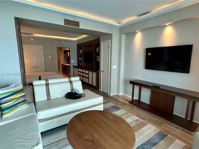 condo for sale in Fort Lauderdale - 551 N Fort Lauderdale Beach Blvd H1510 - MondialRealty