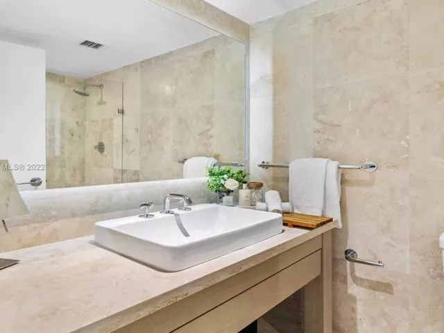 2-bedroom condo for rent in Miami Beach -  - MondialRealty