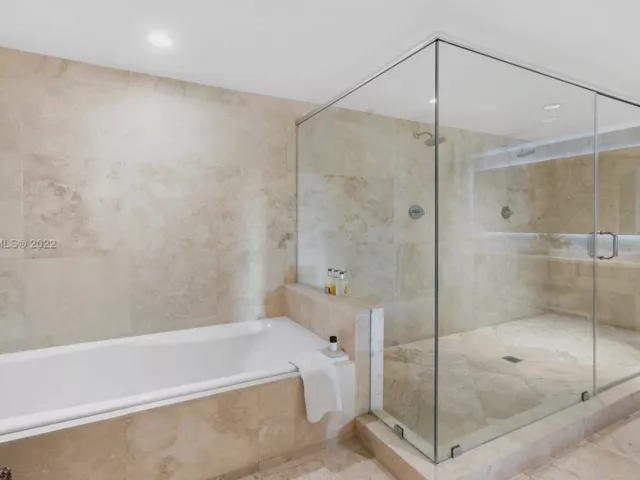 2-bedroom condo for rent in Miami Beach -  - MondialRealty