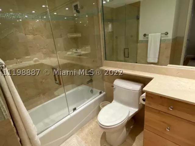 2-bedroom condo for rent in Miami Beach - 5151 Collins Ave 531 - MondialRealty