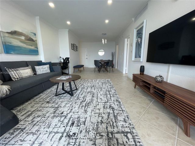 1-bedroom condo for rent in Hollywood - 2501 S Ocean Dr PH28 - MondialRealty