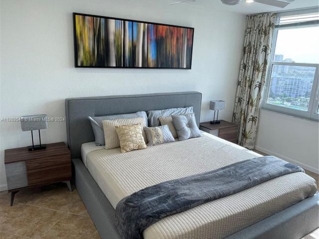 1-bedroom condo for rent in Hollywood - 2501 S Ocean Dr PH28 - MondialRealty