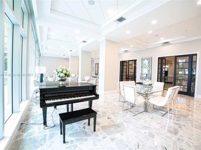 1-bedroom condo for rent in Hollywood - 2501 S Ocean Dr PH28 - MondialRealty