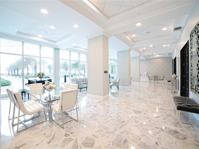 1-bedroom condo for rent in Hollywood - 2501 S Ocean Dr PH28 - MondialRealty