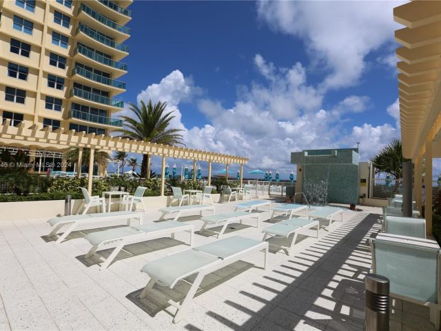 1-bedroom condo for rent in Hollywood - 2501 S Ocean Dr PH28 - MondialRealty