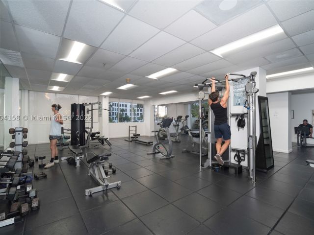 2-bedroom condo for rent in Miami Beach - 5601 Collins Ave 1603 - MondialRealty