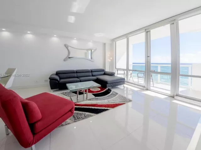 2-bedroom condo for rent in Miami Beach - 5601 Collins Ave 1603 - MondialRealty