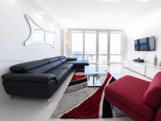 2-bedroom condo for rent in Miami Beach - 5601 Collins Ave 1603 - MondialRealty