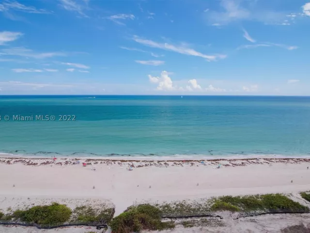 2-bedroom condo for rent in Miami Beach - 5601 Collins Ave 1603 - MondialRealty