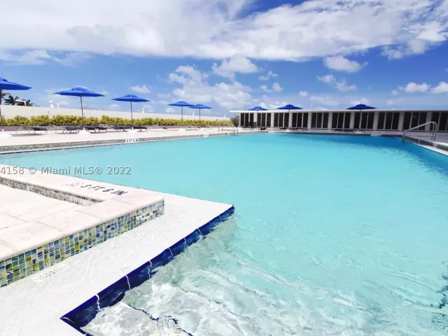2-bedroom condo for rent in Miami Beach - 5601 Collins Ave 1603 - MondialRealty