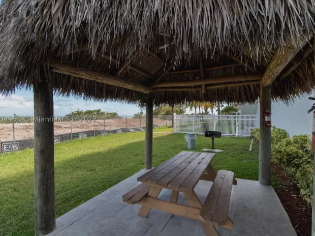 2-bedroom condo for rent in Miami Beach - 5601 Collins Ave 1603 - MondialRealty