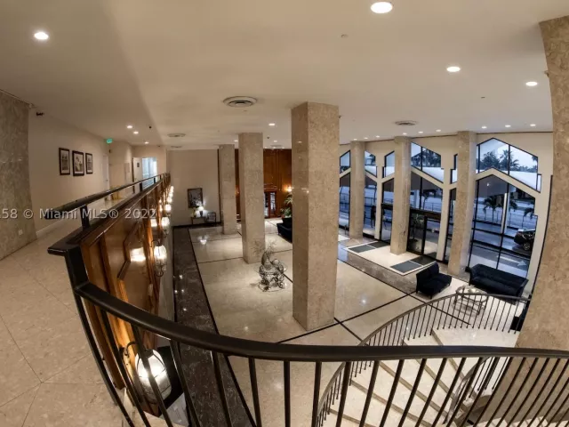2-bedroom condo for rent in Miami Beach - 5601 Collins Ave 1603 - MondialRealty