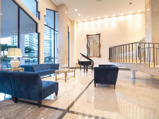 2-bedroom condo for rent in Miami Beach - 5601 Collins Ave 1603 - MondialRealty