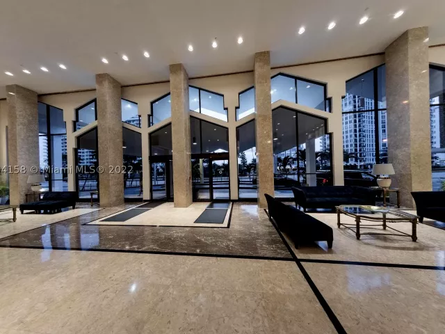 2-bedroom condo for rent in Miami Beach - 5601 Collins Ave 1603 - MondialRealty