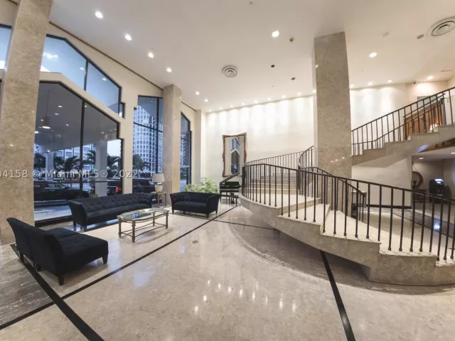 2-bedroom condo for rent in Miami Beach - 5601 Collins Ave 1603 - MondialRealty
