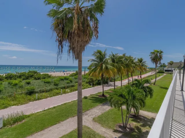 2-bedroom condo for rent in Miami Beach - 5601 Collins Ave 1603 - MondialRealty