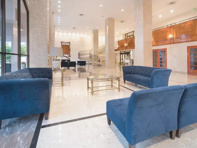 2-bedroom condo for rent in Miami Beach - 5601 Collins Ave 1603 - MondialRealty