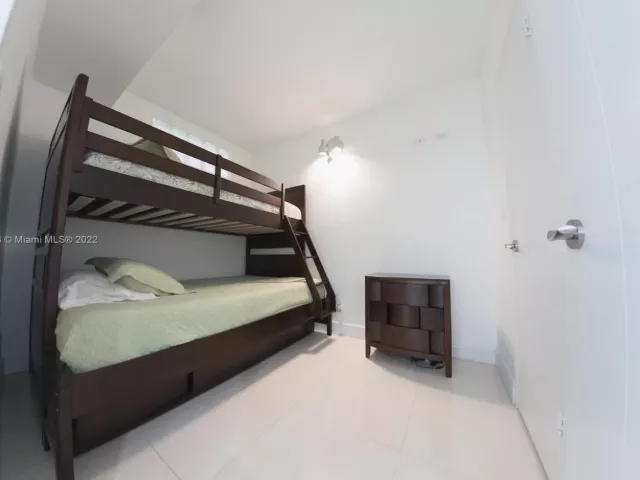 2-bedroom condo for rent in Miami Beach - 5601 Collins Ave 1603 - MondialRealty