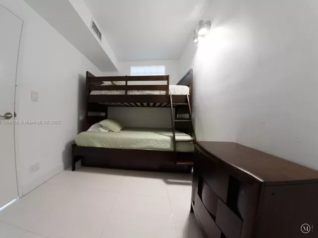 2-bedroom condo for rent in Miami Beach - 5601 Collins Ave 1603 - MondialRealty