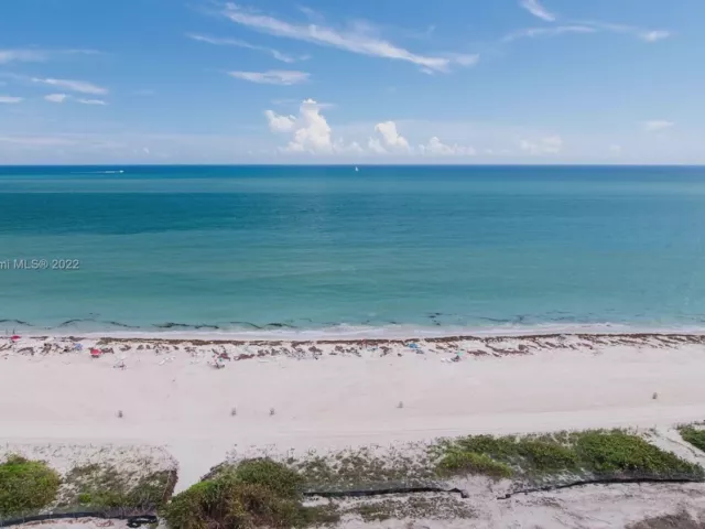 2-bedroom condo for rent in Miami Beach - 5601 Collins Ave 1603 - MondialRealty