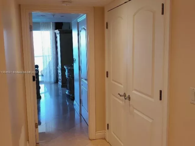 2-bedroom condo for rent in Sunny Isles Beach - 16699 Collins Ave 2704 - MondialRealty