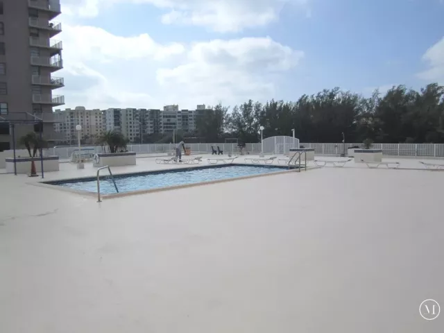2-bedroom condo for rent in Sunny Isles Beach - 16699 Collins Ave 2704 - MondialRealty