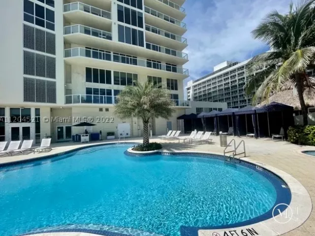 2-bedroom condo for rent in Sunny Isles Beach - 16699 Collins Ave 2704 - MondialRealty