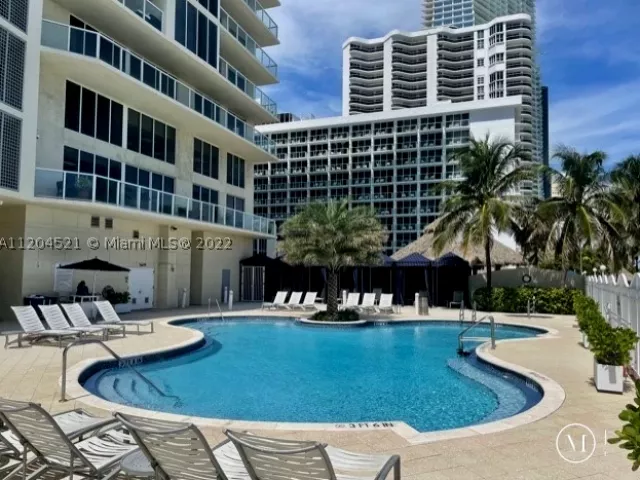 2-bedroom condo for rent in Sunny Isles Beach - 16699 Collins Ave 2704 - MondialRealty