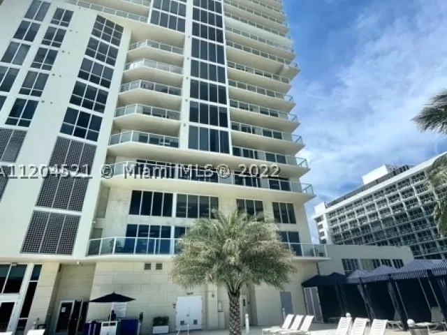 2-bedroom condo for rent in Sunny Isles Beach - 16699 Collins Ave 2704 - MondialRealty