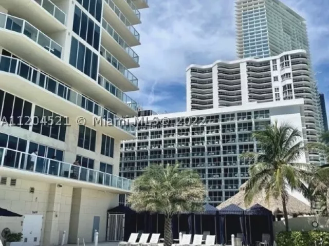 2-bedroom condo for rent in Sunny Isles Beach - 16699 Collins Ave 2704 - MondialRealty