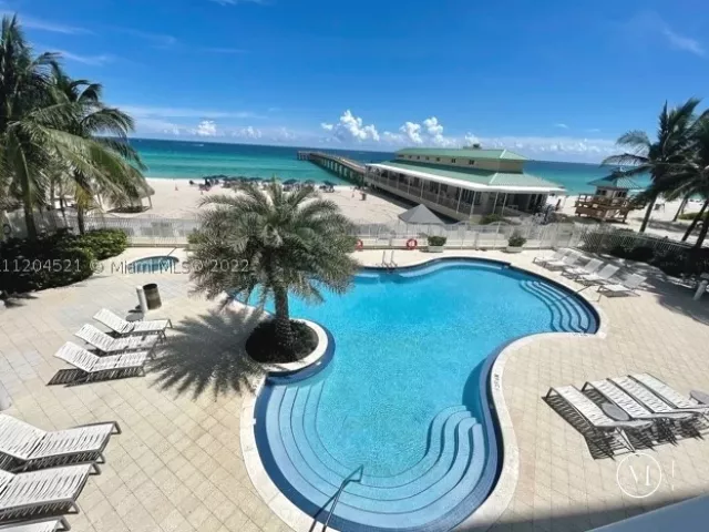 2-bedroom condo for rent in Sunny Isles Beach - 16699 Collins Ave 2704 - MondialRealty