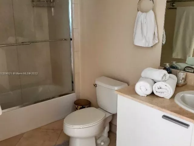 2-bedroom condo for rent in Sunny Isles Beach - 16699 Collins Ave 2704 - MondialRealty