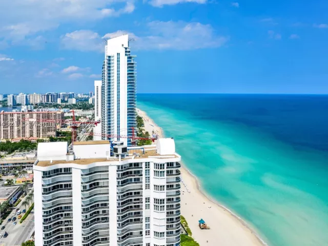 2-bedroom condo for rent in Sunny Isles Beach - 16699 Collins Ave 2704 - MondialRealty