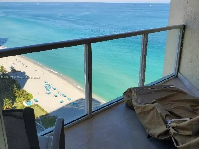 2-bedroom condo for rent in Sunny Isles Beach - 16699 Collins Ave 2704 - MondialRealty