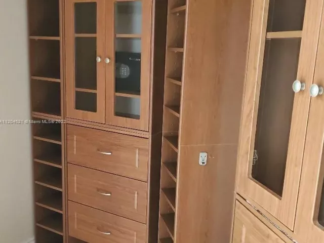 2-bedroom condo for rent in Sunny Isles Beach - 16699 Collins Ave 2704 - MondialRealty