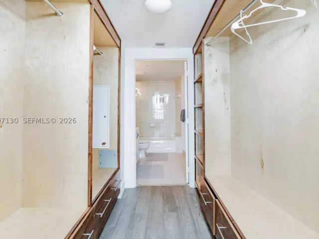2-bedroom condo for rent in Miami - 1750 N Bayshore Dr 3914 - MondialRealty