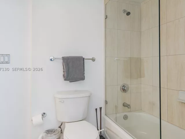 2-bedroom condo for rent in Miami - 1750 N Bayshore Dr 3914 - MondialRealty
