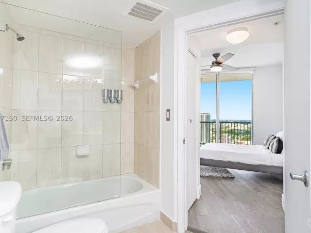 2-bedroom condo for rent in Miami - 1750 N Bayshore Dr 3914 - MondialRealty