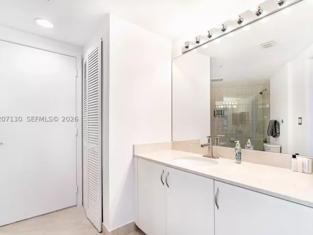 2-bedroom condo for rent in Miami - 1750 N Bayshore Dr 3914 - MondialRealty