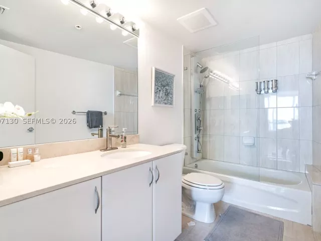 2-bedroom condo for rent in Miami - 1750 N Bayshore Dr 3914 - MondialRealty
