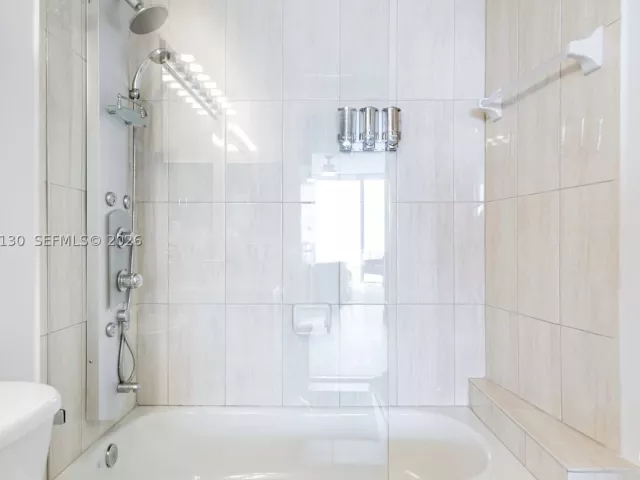 2-bedroom condo for rent in Miami - 1750 N Bayshore Dr 3914 - MondialRealty