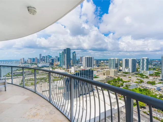 2-bedroom condo for rent in Miami - 1750 N Bayshore Dr 3914 - MondialRealty
