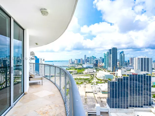 2-bedroom condo for rent in Miami - 1750 N Bayshore Dr 3914 - MondialRealty
